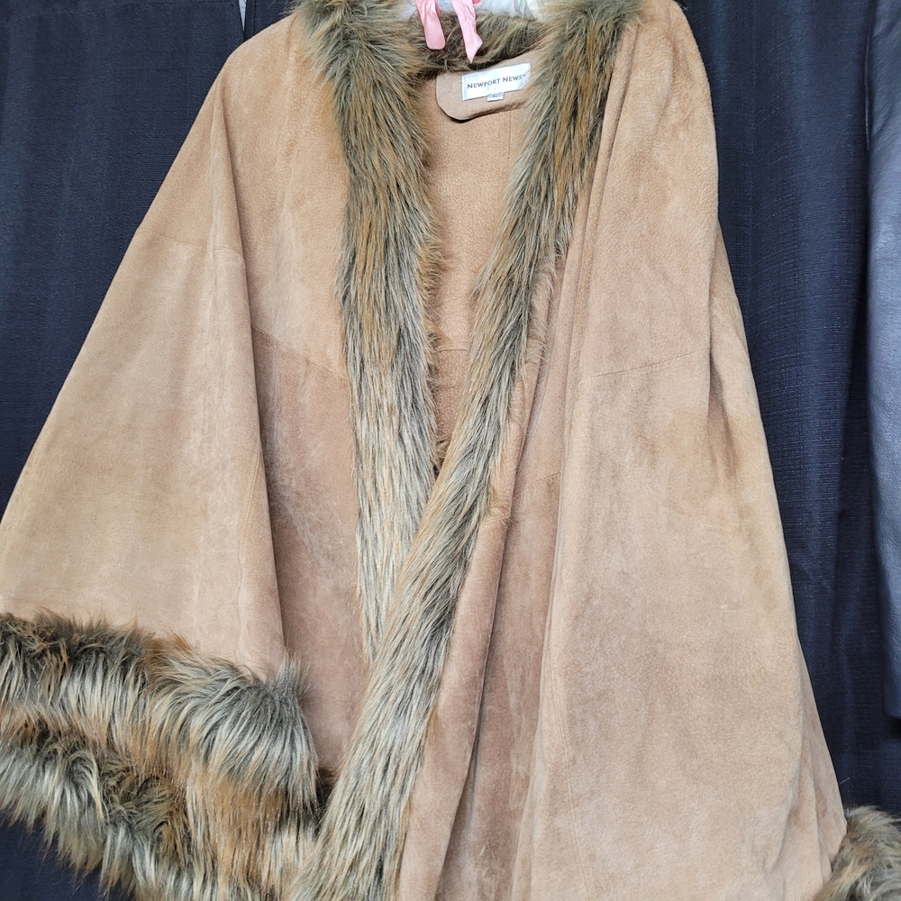 Vintage Newport News Beige Leather Cape with Faux Fur